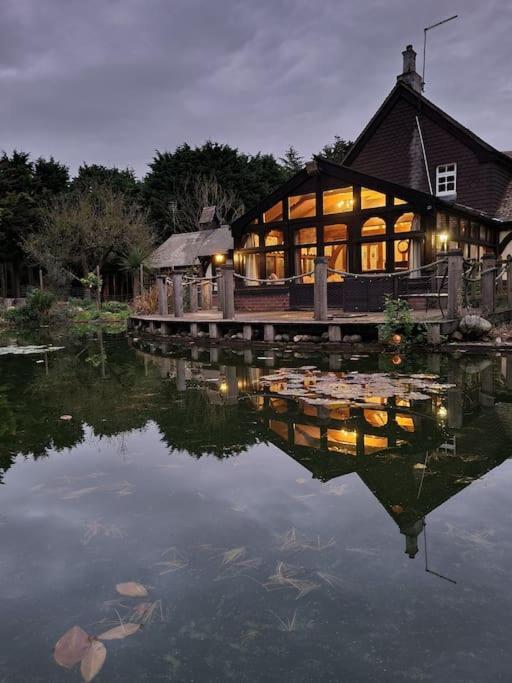 Beautiful Cottage In Brentwood Kelvedon Hatch Екстер'єр фото