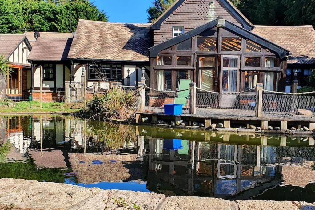 Beautiful Cottage In Brentwood Kelvedon Hatch Екстер'єр фото