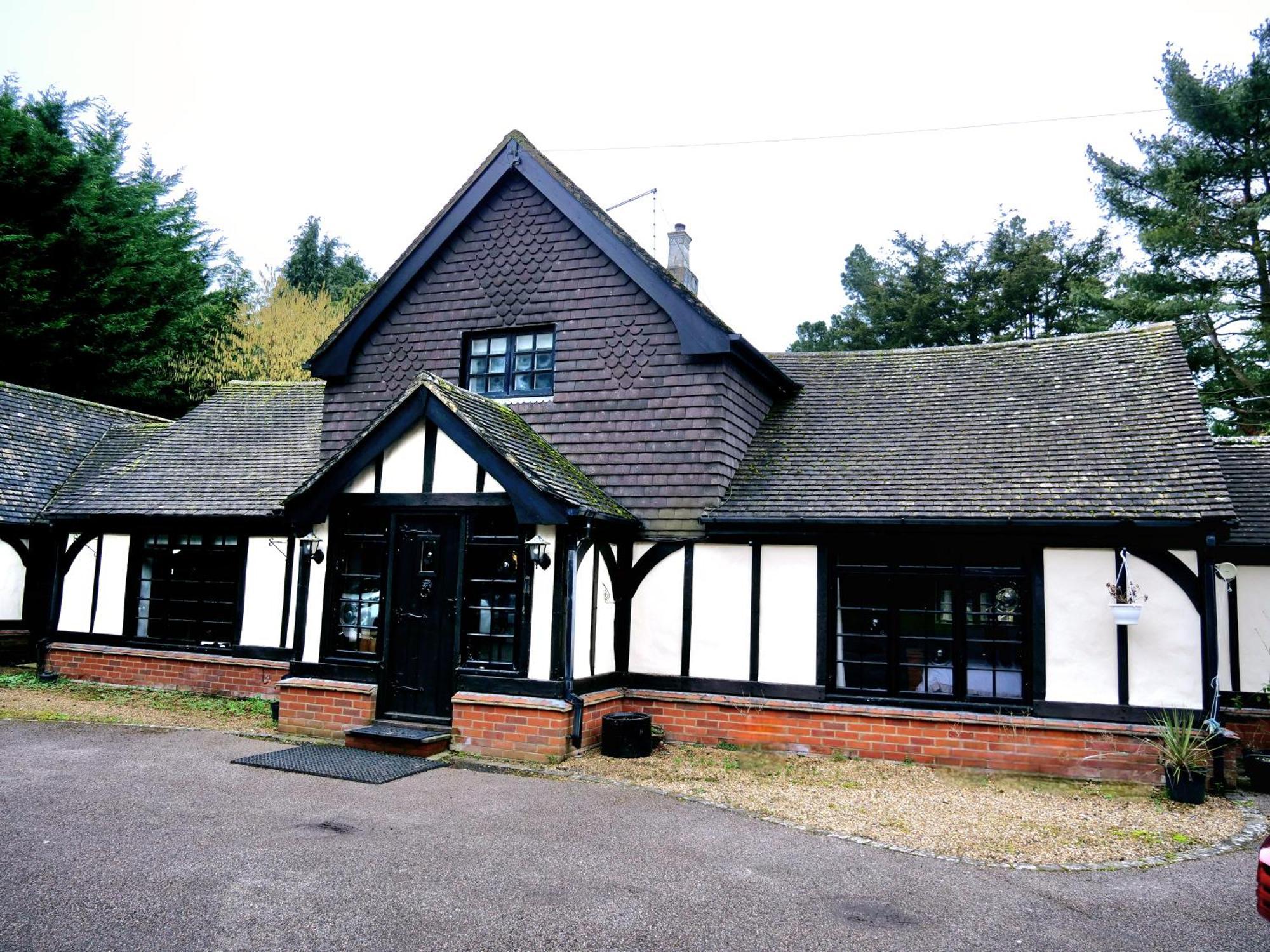Beautiful Cottage In Brentwood Kelvedon Hatch Екстер'єр фото